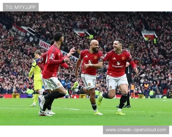 曼联2-0战胜十人热刺豪取英超四连胜