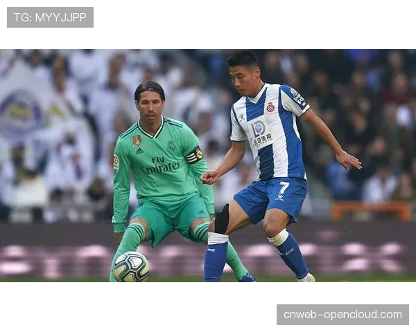 战地通讯：从更衣室到新闻发布会，阿尔梅里亚主帅详解保级队五后卫体系